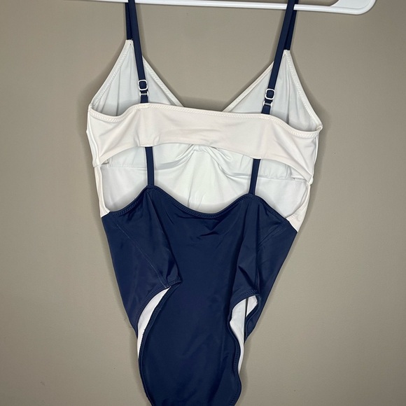 Lively Stylish Two-Tone Swimsuit Size S - Picture 7 of 8